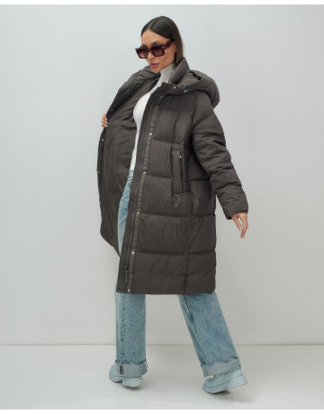 Длинный женский пуховик с капюшоном для зимы.