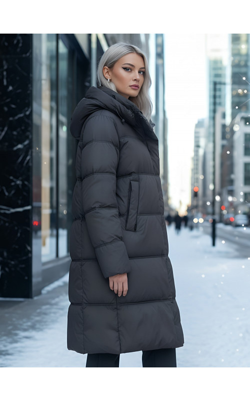 Длинный женский пуховик с капюшоном для зимы.