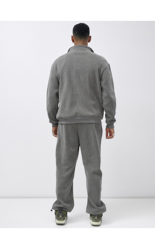 Утеплённый спортивный костюм для мужчин.