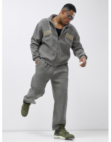 Утеплённый спортивный костюм для мужчин.