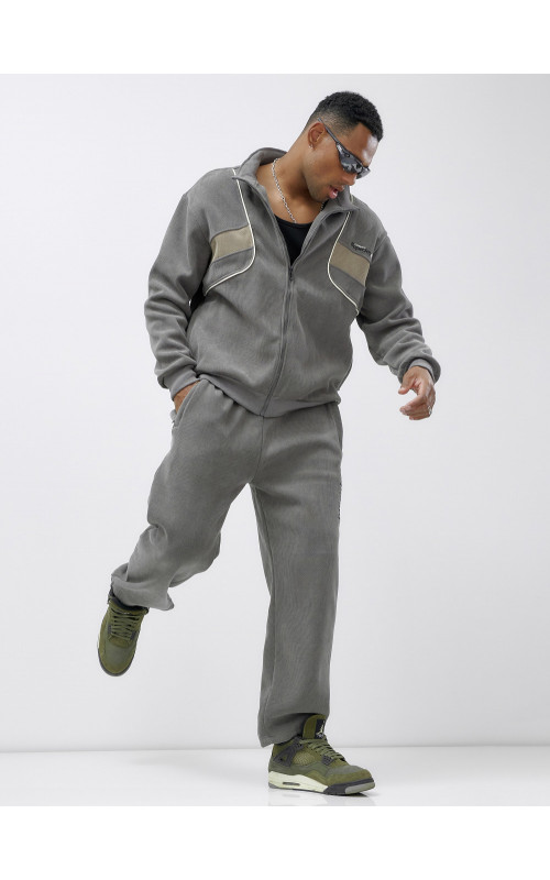 Утеплённый спортивный костюм для мужчин.