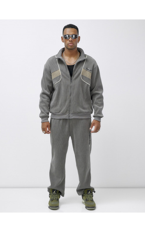 Утеплённый спортивный костюм для мужчин.