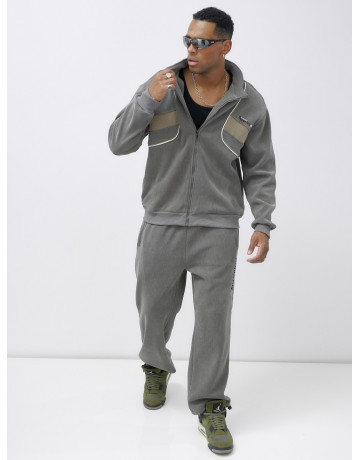 Утеплённый спортивный костюм для мужчин.