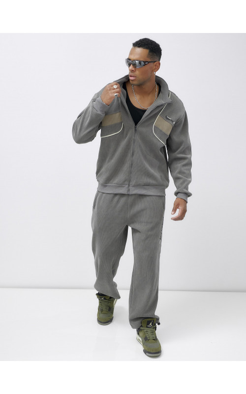 Утеплённый спортивный костюм для мужчин.