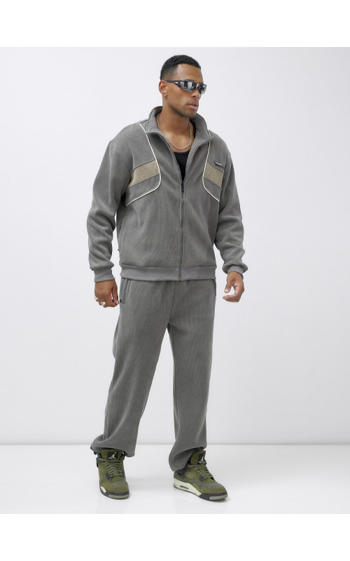 Утеплённый спортивный костюм для мужчин.