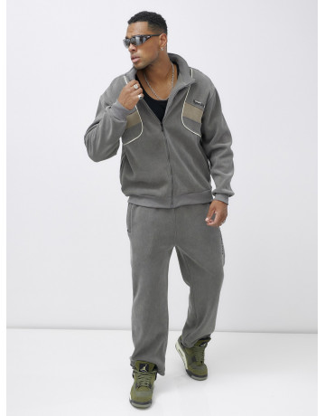 Утеплённый спортивный костюм для мужчин.