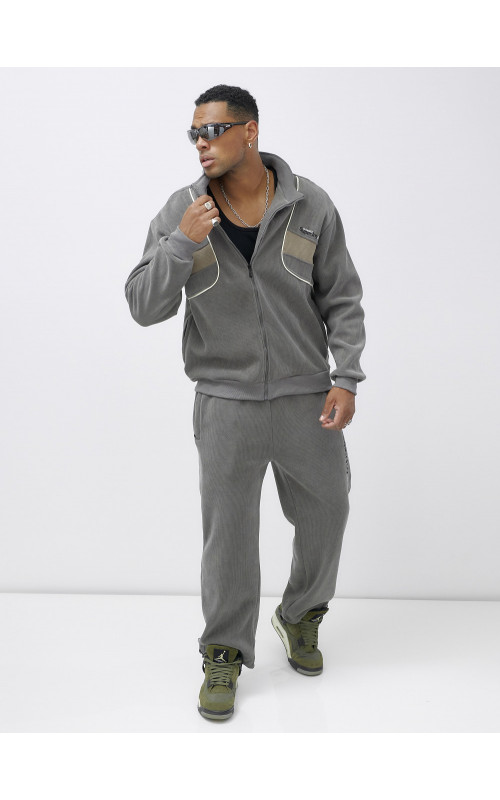 Утеплённый спортивный костюм для мужчин.