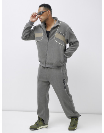 Утеплённый спортивный костюм для мужчин.