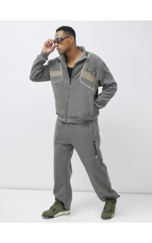 Утеплённый спортивный костюм для мужчин.