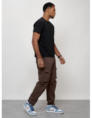 Мужские брюки зауженного кроя.