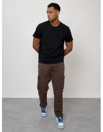 Мужские брюки зауженного кроя.