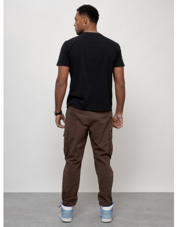 Мужские брюки зауженного кроя.