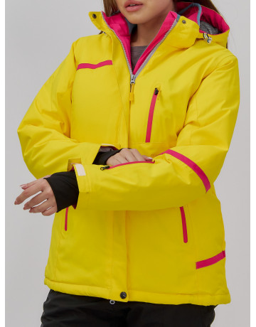 Женская горнолыжная куртка: идеальная посадка и тепло.