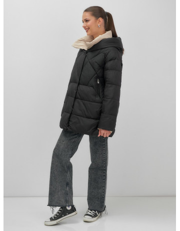 Утеплённый женский пуховик большого размера с капюшоном.
