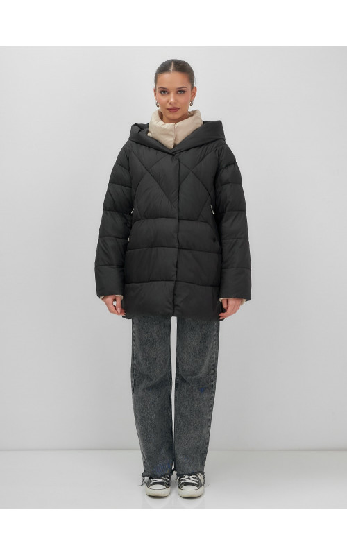 Утеплённый женский пуховик большого размера с капюшоном.