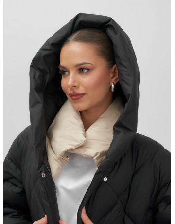 Утеплённый женский пуховик большого размера с капюшоном.