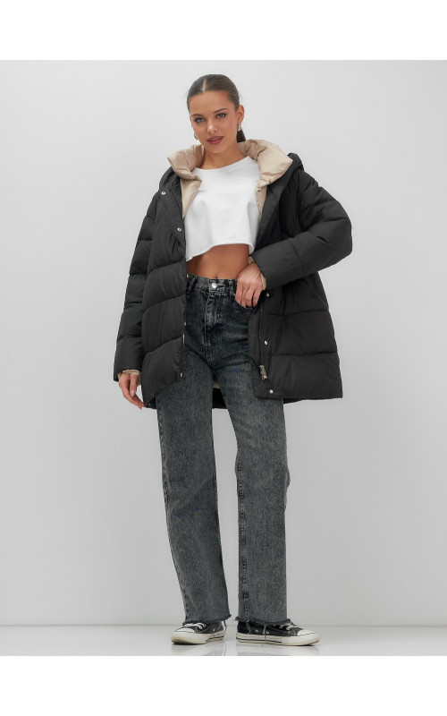 Утеплённый женский пуховик большого размера с капюшоном.