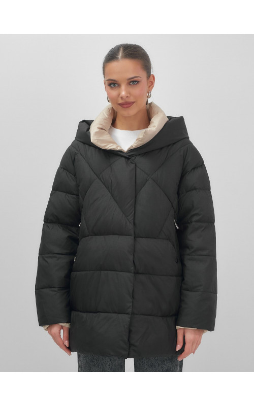 Утеплённый женский пуховик большого размера с капюшоном.