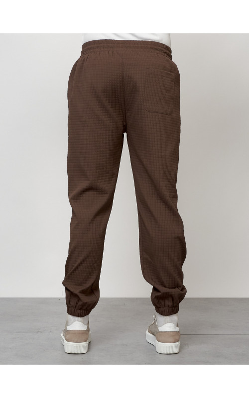 Мужской спортивный костюм для активного отдыха и повседневной носки.