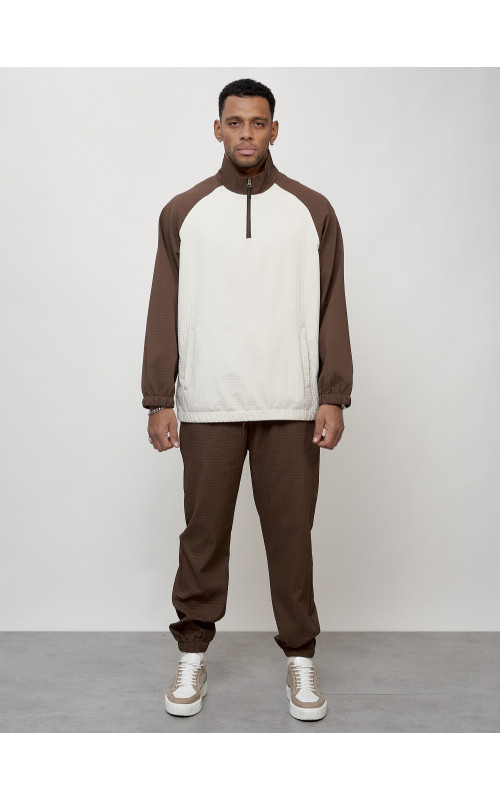 Мужской спортивный костюм для активного отдыха и повседневной носки.