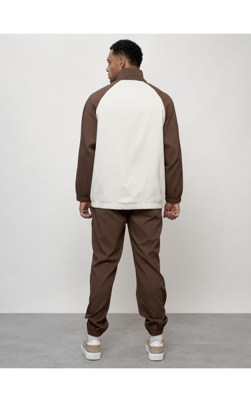 Мужской спортивный костюм для активного отдыха и повседневной носки.