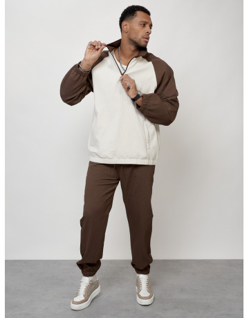 Мужской спортивный костюм для активного отдыха и повседневной носки.