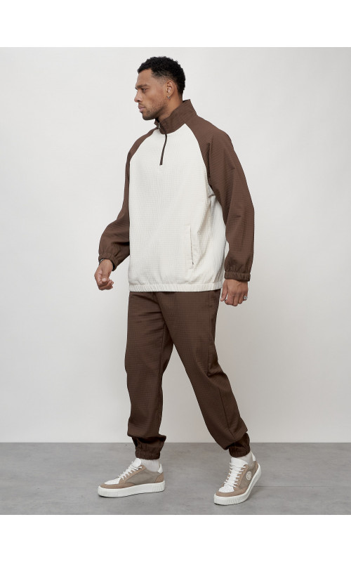 Мужской спортивный костюм для активного отдыха и повседневной носки.