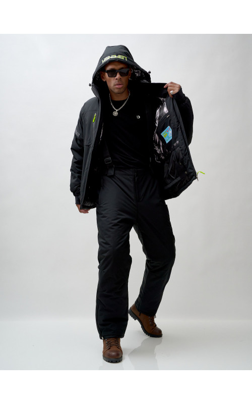 Мужской горнолыжный костюм для зимних приключений.