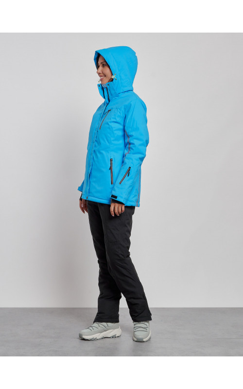 Женский горнолыжный костюм для зимних прогулок и спорта.