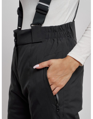 Женский горнолыжный костюм для зимних прогулок и спорта.