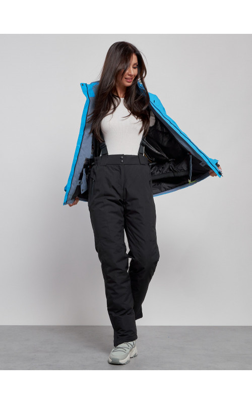 Женский горнолыжный костюм для зимних прогулок и спорта.