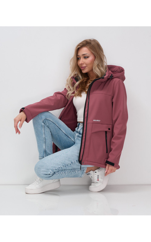 Женская спортивная ветровка с капюшоном softshell малинового цвета