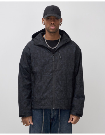 Спортивная мужская куртка «Хит сезона»: стиль и защита для активных мужчин