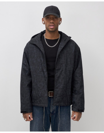 Спортивная мужская куртка «Хит сезона»: стиль и защита для активных мужчин