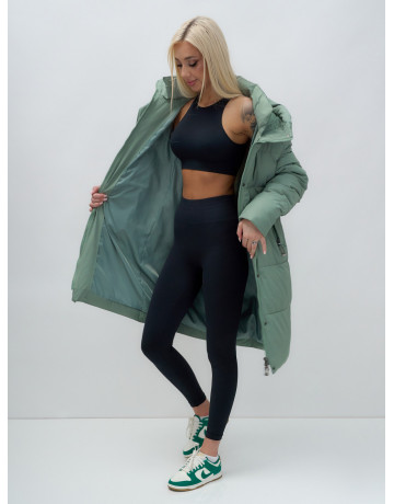 Тёплый женский пуховик с капюшоном до колена.