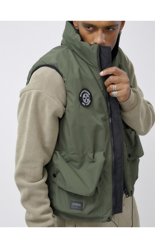 Мужская утеплённая жилетка, стиль и комфорт.