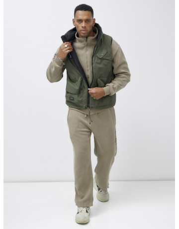 Мужская утеплённая жилетка, стиль и комфорт.