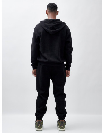 Утеплённый демисезонный костюм для мужчин свободного кроя.