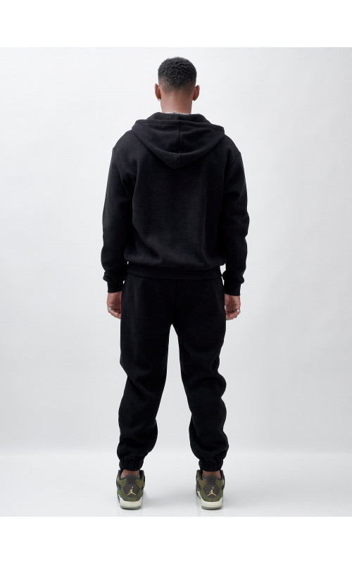 Утеплённый демисезонный костюм для мужчин свободного кроя.