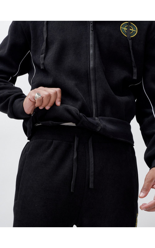 Утеплённый демисезонный костюм для мужчин свободного кроя.