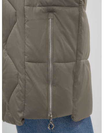 Длинный зимний пуховик с мехом песца.