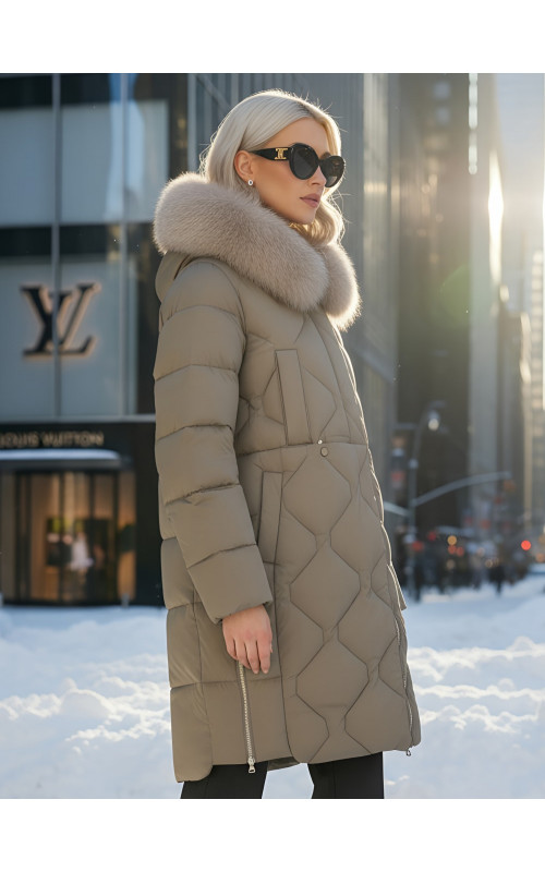 Длинный зимний пуховик с мехом песца.
