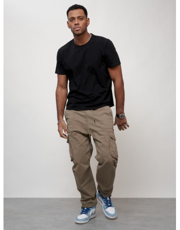 Мужские брюки зауженного кроя.