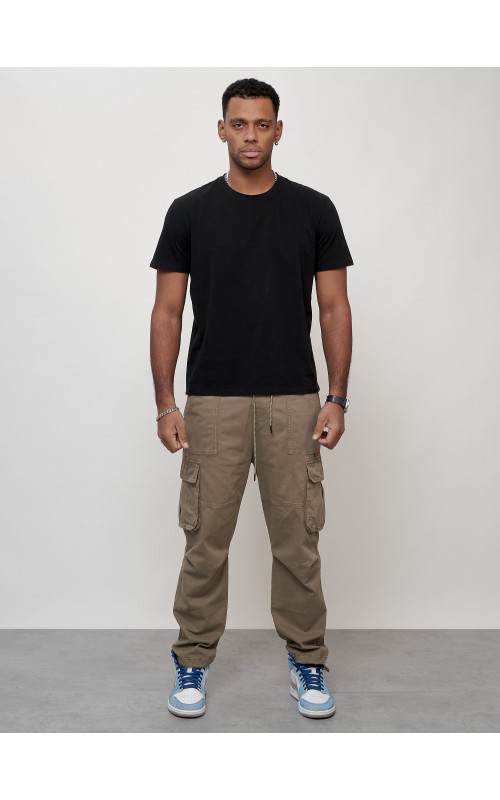 Мужские брюки зауженного кроя.