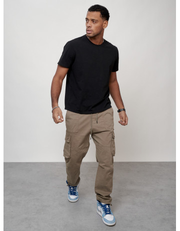 Мужские брюки зауженного кроя.