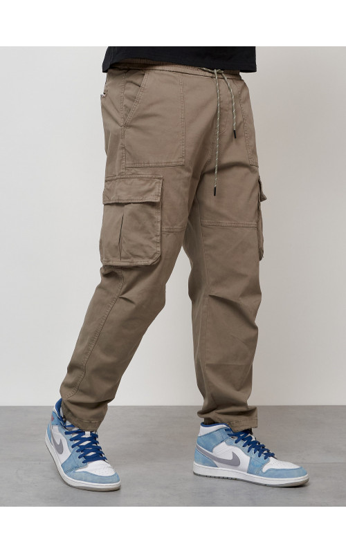 Мужские брюки зауженного кроя.