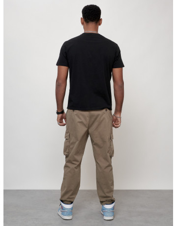 Мужские брюки зауженного кроя.