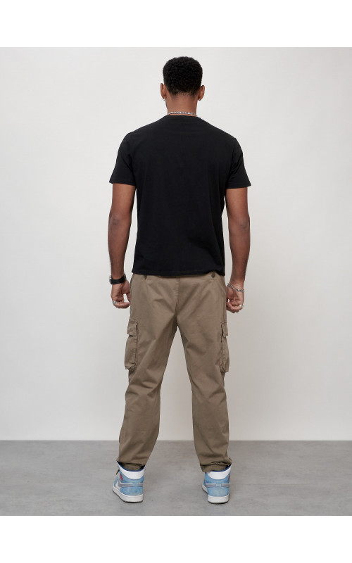 Мужские брюки зауженного кроя.