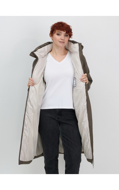 Длинный пуховик для женщин с капюшоном.