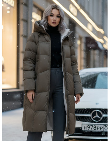 Длинный пуховик для женщин с капюшоном.